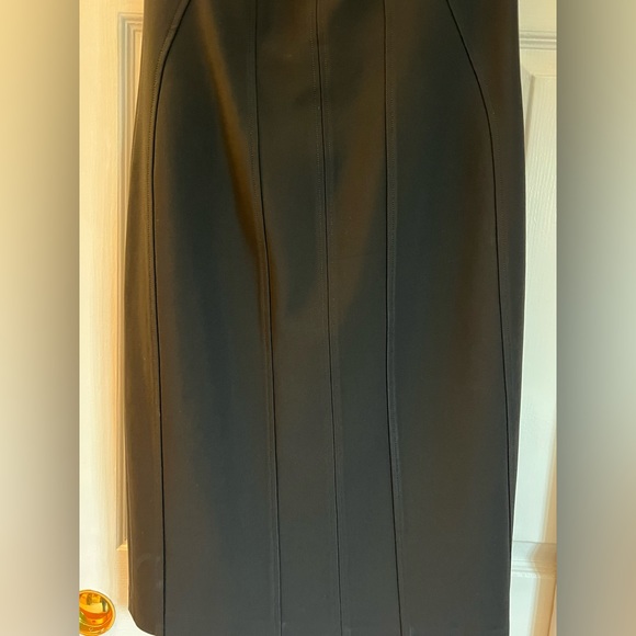 Barely worn midi black dress w/ corset detailed lines by Tara Jarmon Paris - Picture 4 of 13